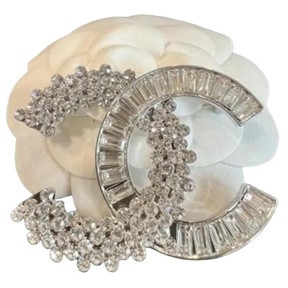 Chanel Interlocking CC Platinum Plated Baguette CZ Brooch Autumn 2023 (CCXX027) - Picture 1 of 5
